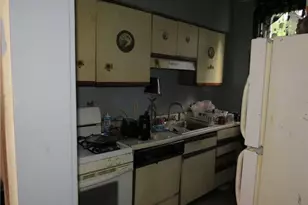 529 E Warrington Ave, Pittsburgh, PA 15210 - Photo 9