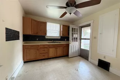 1045 Myrtle Pl, Sharon, PA 16146 - Photo 7