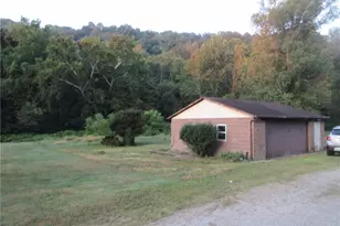 960 Pike Run Dr, Coal Center Boro, PA 15423 - Photo 3