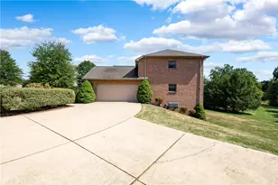 120 Blossom Dr, Center Township, PA 16001 - Photo 33