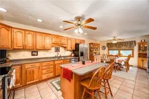 120 Blossom Dr, Center Township, PA 16001 - Photo 9