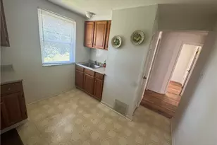 626 Ridgemont Dr, Banksville/Westwood, PA 15220 - Photo 7