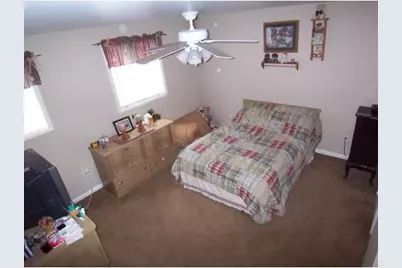 102 Baker Rd, Center Township, PA 15061 - Photo 9