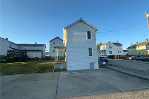 17 N Silver St, Mt Pleasant Boro, PA 15666 - Photo 3