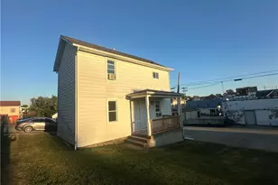 17 N Silver St, Mt Pleasant Boro, PA 15666 - Photo 5