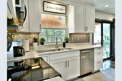 290 Shady Glen Dr, Moon/Crescent Twp, PA 15108 - Photo 15