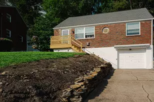 216 Calmar Dr, Verona, PA 15147 - Photo 1