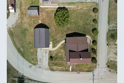 9 Meadow Dr, Somerset Twp, PA 15314 - Photo 3