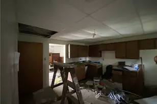 306 Federal St, Farrell, PA 16121 - Photo 9