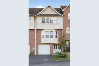 402 Wingate Dr, Robinson Twp, PA 15205 - Photo 1