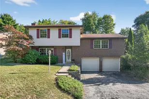 633 Stamford Dr, Hempfield Township, PA 15601 - Photo 1