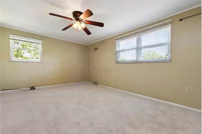 2401 Berkshire Dr, Pittsburgh, PA 15241 - Photo 25