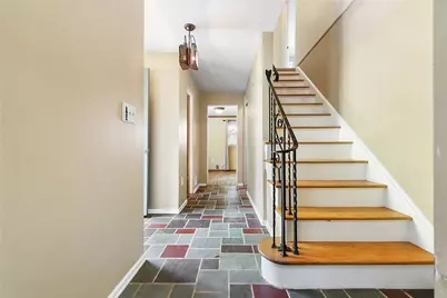 2401 Berkshire Dr, Pittsburgh, PA 15241 - Photo 3