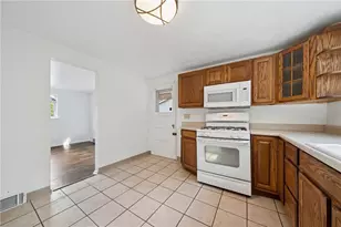 42 Barton Dr, Pittsburgh, PA 15221 - Photo 13