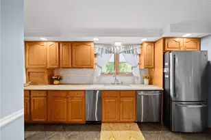 241 Castle Dr, West Mifflin, PA 15122 - Photo 11