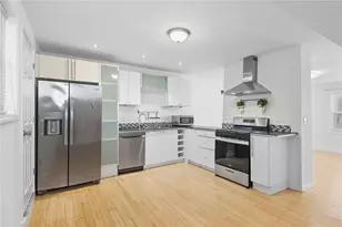 1824 Fox Wy, Pittsburgh, PA 15203 - Photo 11