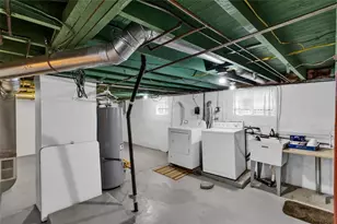 323 Sycamore St, Vandergrift, PA 15690 - Photo 23