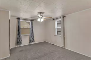 323 Sycamore St, Vandergrift, PA 15690 - Photo 17