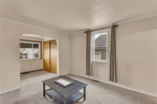 323 Sycamore St, Vandergrift, PA 15690 - Photo 5