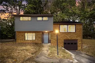 113 Meadowbrook Dr, Coraopolis, PA 15108 - Photo 1