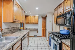 1010 Greenlawn Dr, Pittsburgh, PA 15216 - Photo 15