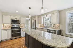 135 Pinehurst Dr, Economy, PA 15042 - Photo 9