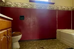 315 Spruce St, Vandergrift, PA 15690 - Photo 9