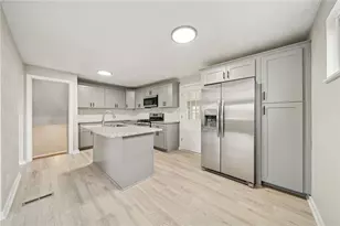 439 Regency Dr, Pittsburgh, PA 15239 - Photo 7