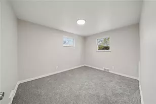 439 Regency Dr, Pittsburgh, PA 15239 - Photo 9