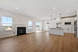 1053 Black Sands Dr, Penn Twp, PA 15644 - Photo 7