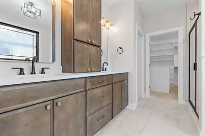 1037 Skyline Dr, Cecil, PA 15317 - Photo 25