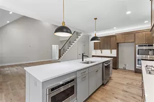 1037 Skyline Dr, Cecil, PA 15317 - Photo 13