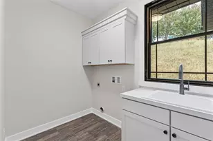 1037 Skyline Dr, Cecil, PA 15317 - Photo 21