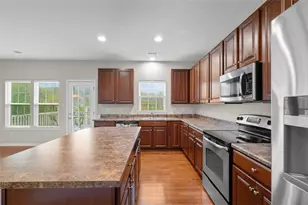 113 Maple Ridge Ct, Cecil, PA 15317 - Photo 9