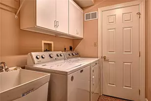 728 Glengarry Ct, Pittsburgh, PA 15239 - Photo 13