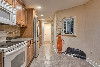 728 Glengarry Ct, Pittsburgh, PA 15239 - Photo 11