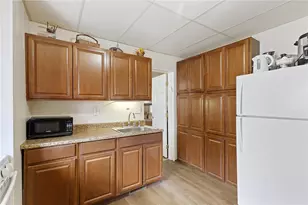 748 Hazelwood Ave, Pittsburgh, PA 15217 - Photo 15