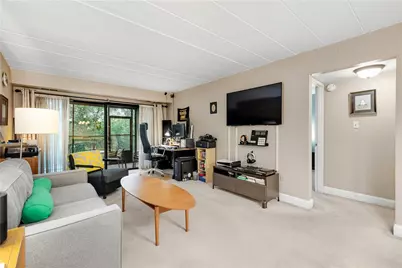 2034 Swallow Hill Rd #302, Scott Township, PA 15220 - Photo 5