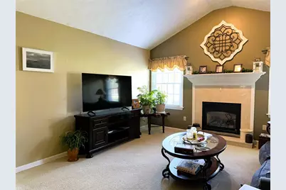 218 Stoneybrook Dr, Jefferson Township, PA 16023 - Photo 9