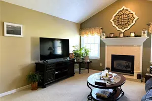 218 Stoneybrook Dr, Jefferson Township, PA 16023 - Photo 9