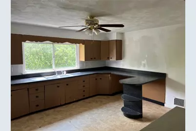 1008 1/2 Gaskill Ave, Jeannette, PA 15644 - Photo 7