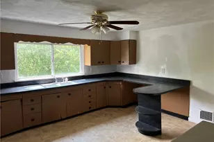 1008 1/2 Gaskill Ave, Jeannette, PA 15644 - Photo 7