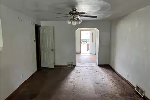 1008 1/2 Gaskill Ave, Jeannette, PA 15644 - Photo 5