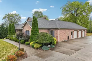 2210 Skyhill Rd, Mahoning Township, PA 16116 - Photo 3