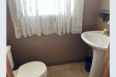 213 New Hampshire Dr, Lower Burrell, PA 15068 - Photo 15