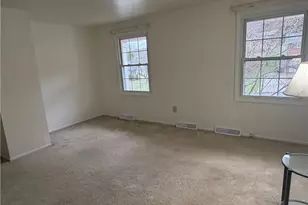 213 New Hampshire Dr, Lower Burrell, PA 15068 - Photo 17