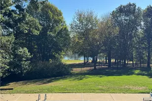 109 Lakeland Dr, Adams Township, PA 16046 - Photo 7