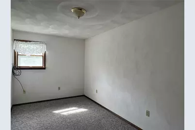 565 Indiana Rd, Washington/Creekside, PA 15732 - Photo 9