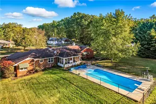 13 Evergreen Dr, Hempfield Township, PA 16125 - Photo 7