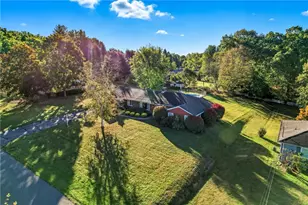 13 Evergreen Dr, Hempfield Township, PA 16125 - Photo 3